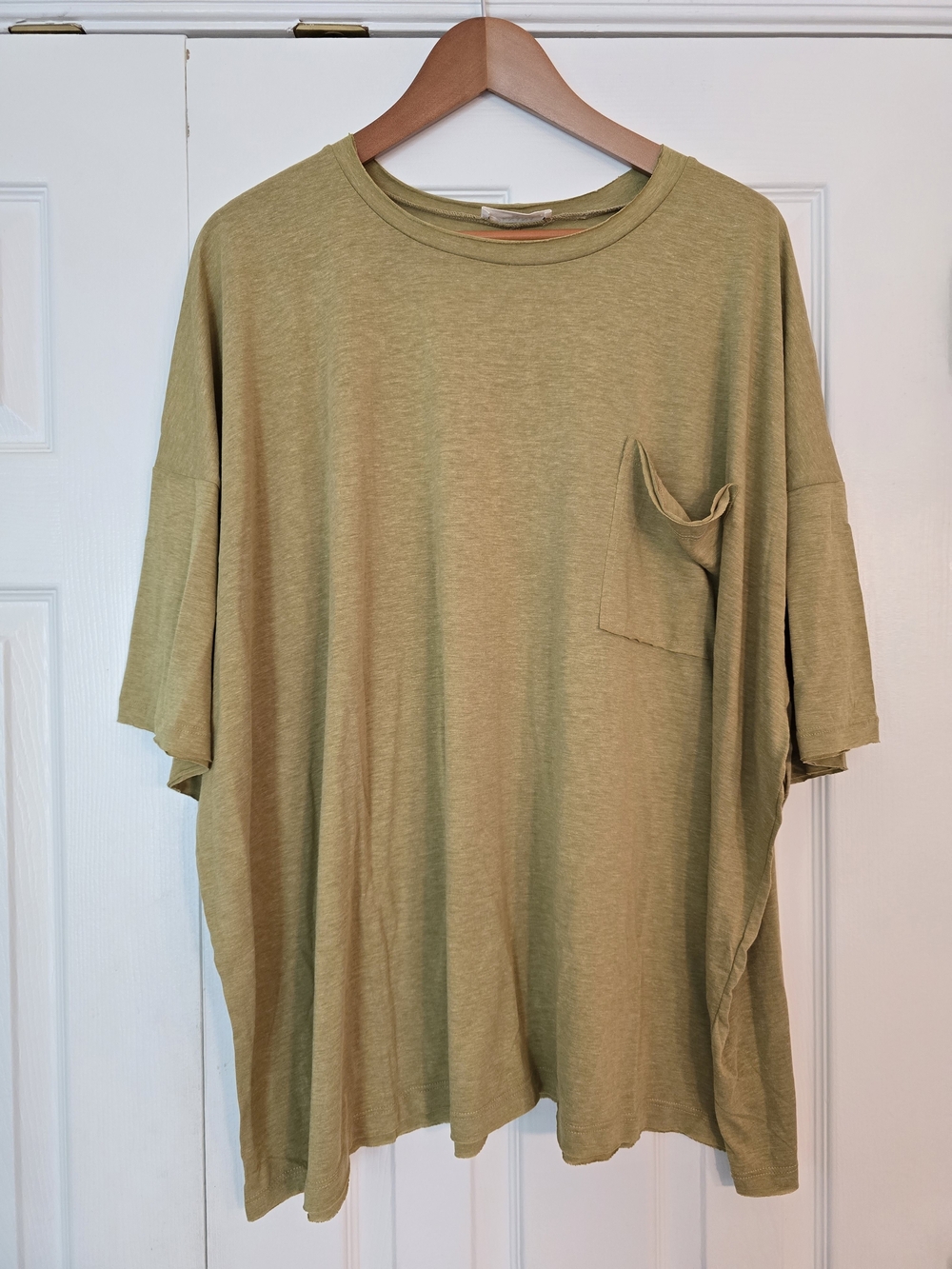 NWOT Zenana Women's Oversized Pocket Tee in Olive - 3XL